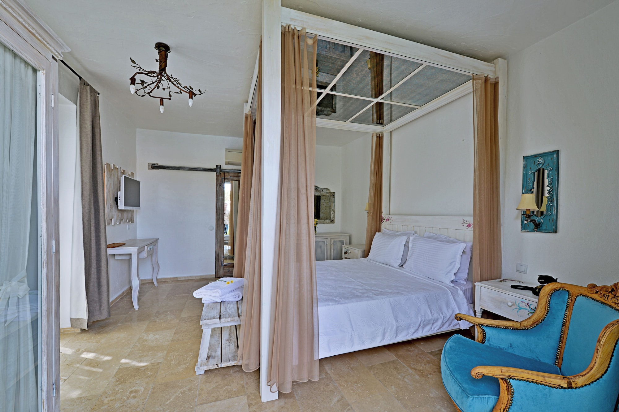suite, private pool