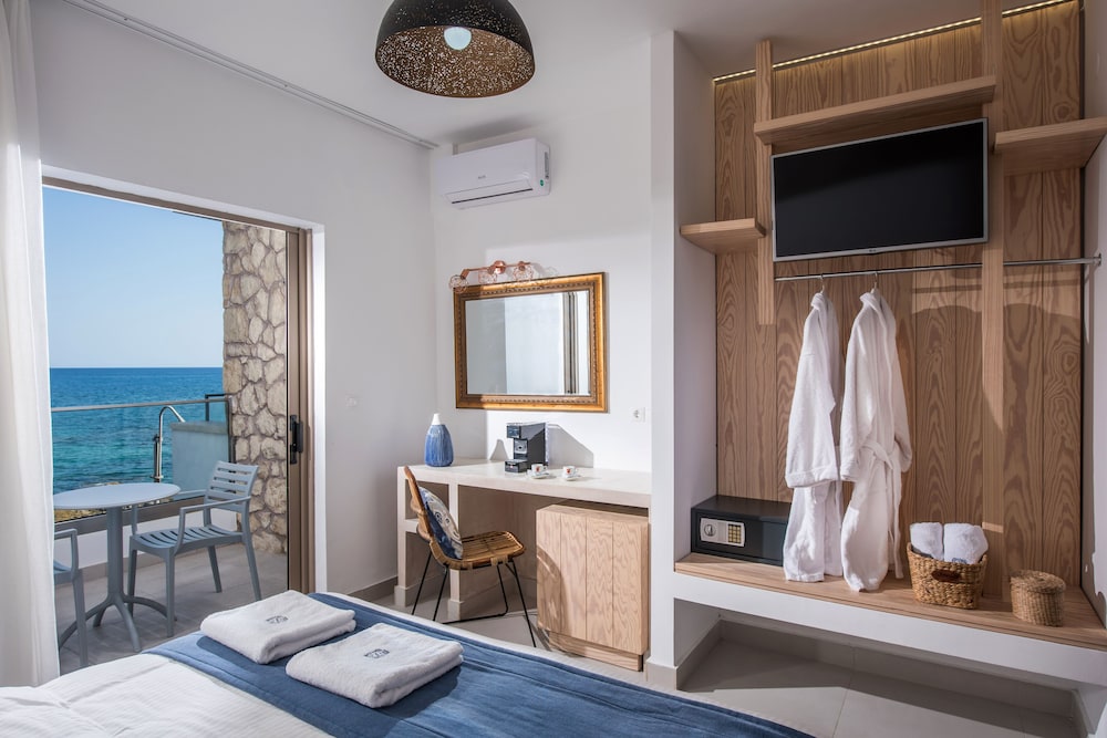 Serenity Blue Hotel 8/34