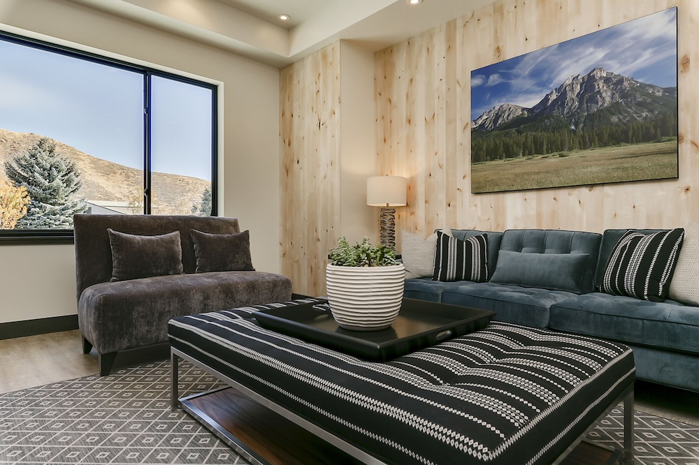Silver Creek Hotel 27/50
