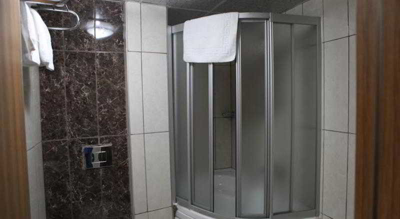 Garra Hotels 50/50
