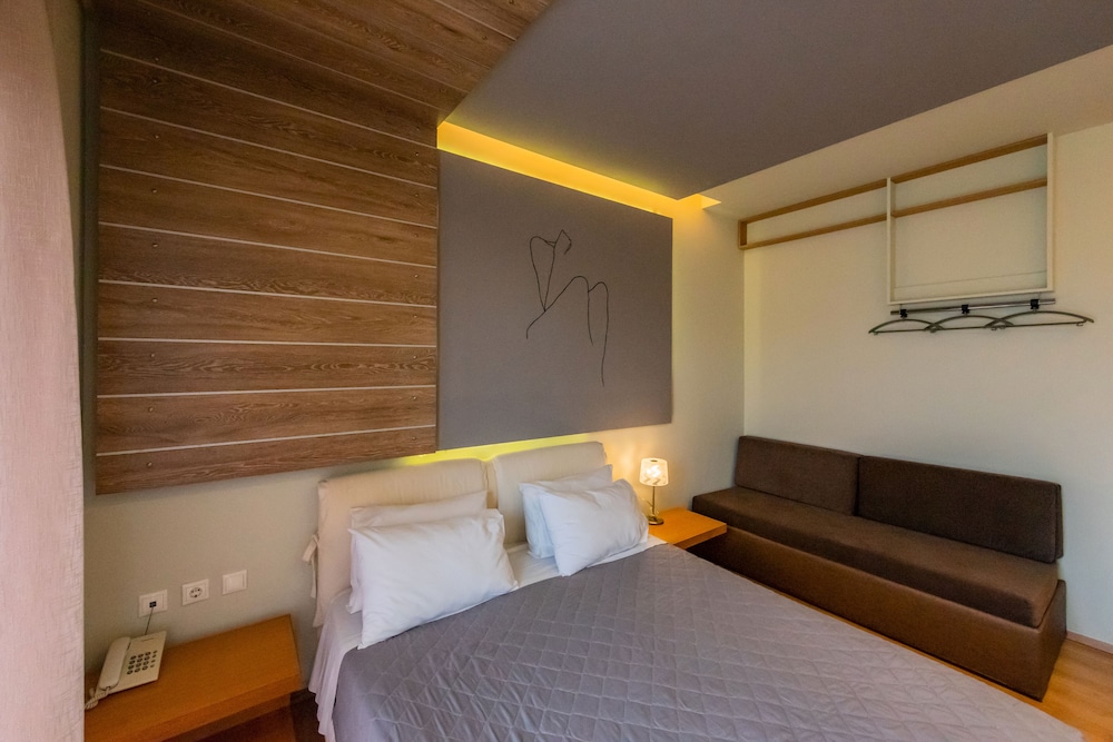 SUPERIOR, DOUBLE OR TWIN BED