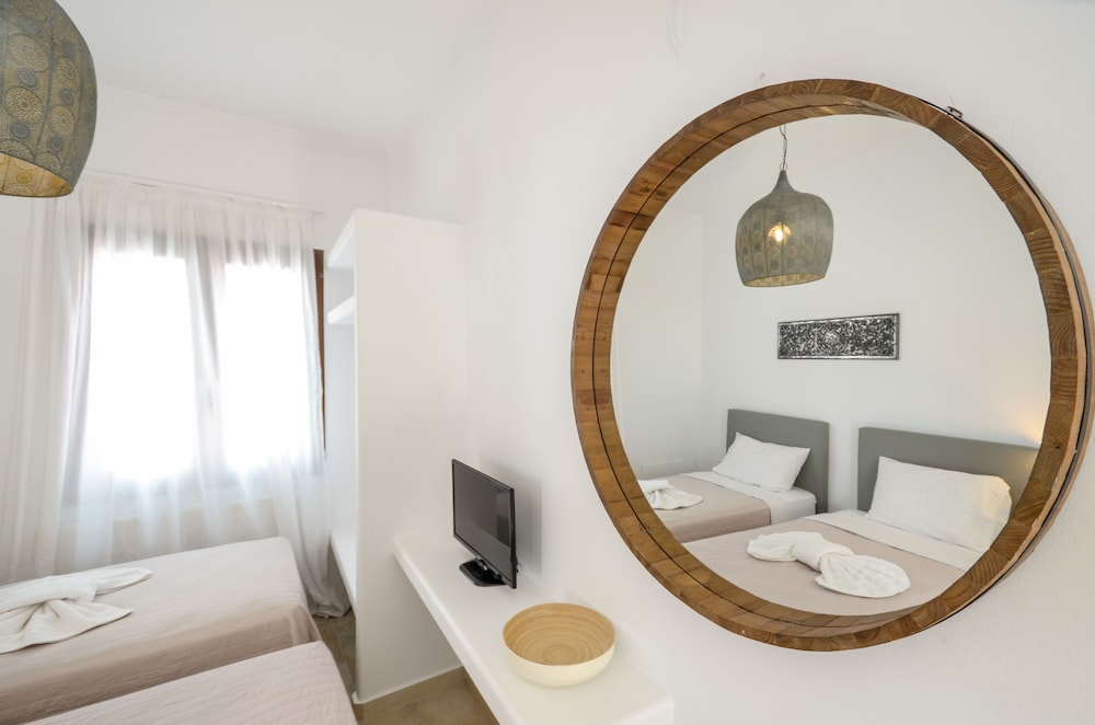 Naxos Center Houses 22/50
