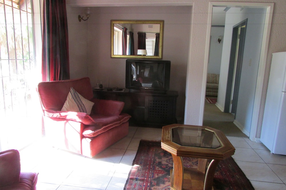 Acacia House Executive Suite 10/16