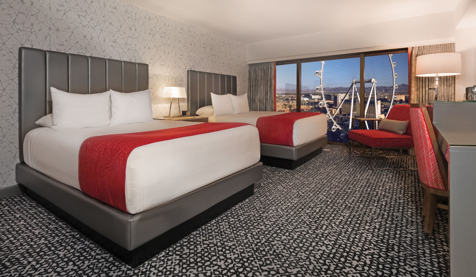 GO, 2 QUEEN BEDS, HIGH ROLLER VIEW