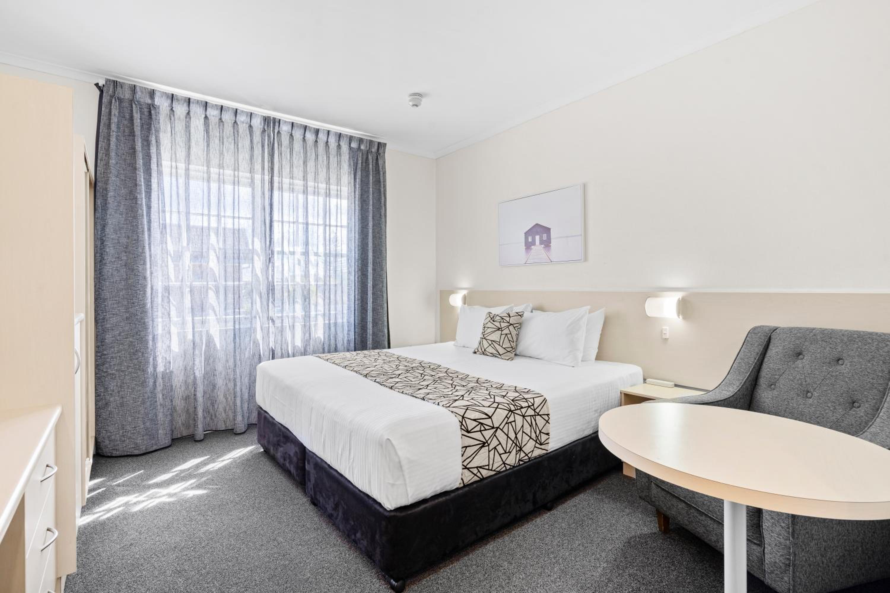 ROOM, DOUBLE BED
