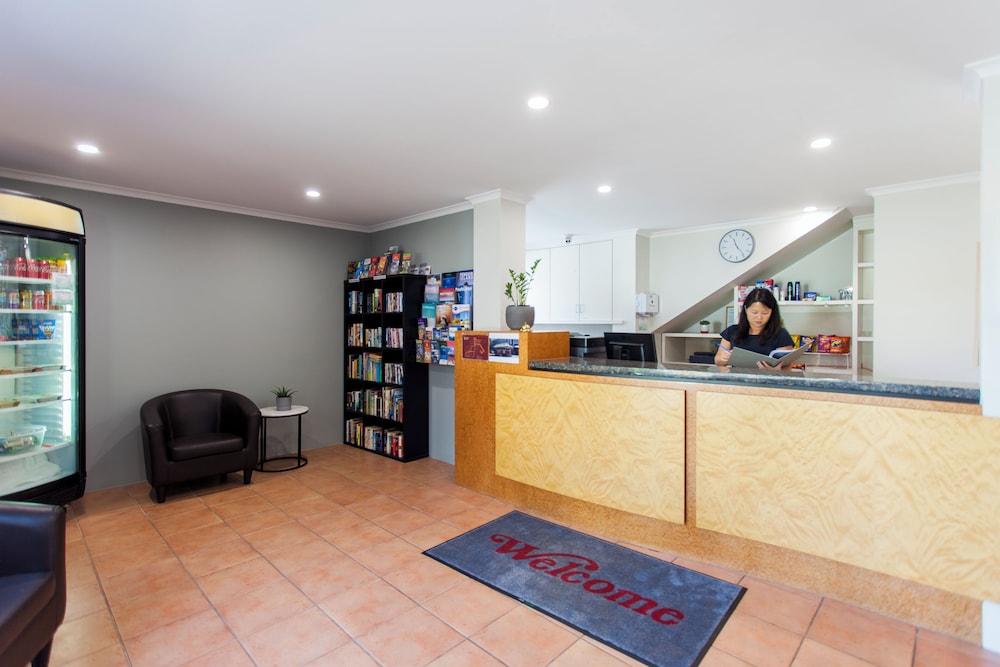 Kings Park Motel 14/65