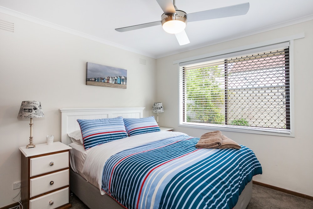 Beachfront Cottages Torquay 6/36