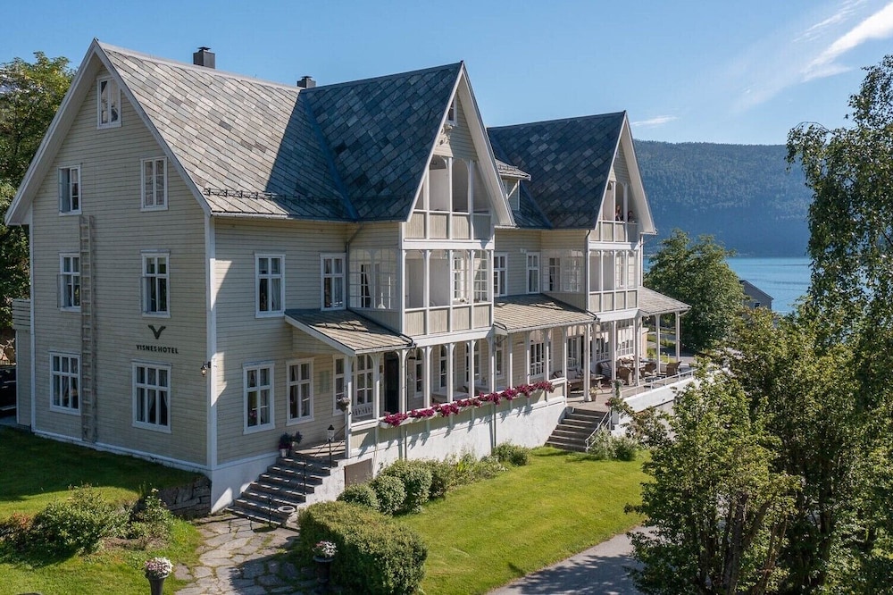 Visnes Hotel 5/62