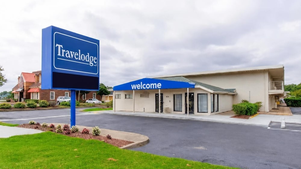 Travelodge by Wyndham Norfolk Airport 33/48