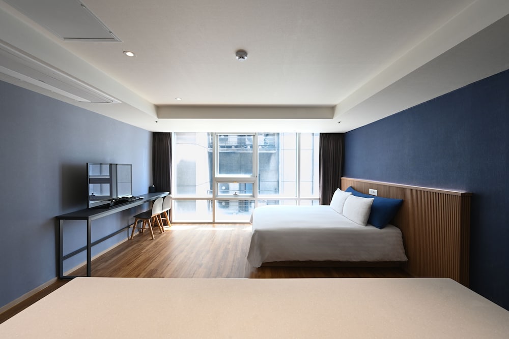 DELUXE, DOUBLE BED, NO VIEW, NO CLEANING SERVICES