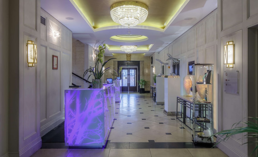 Lobby at Doubletree By Hilton London Greenwich, LONDON