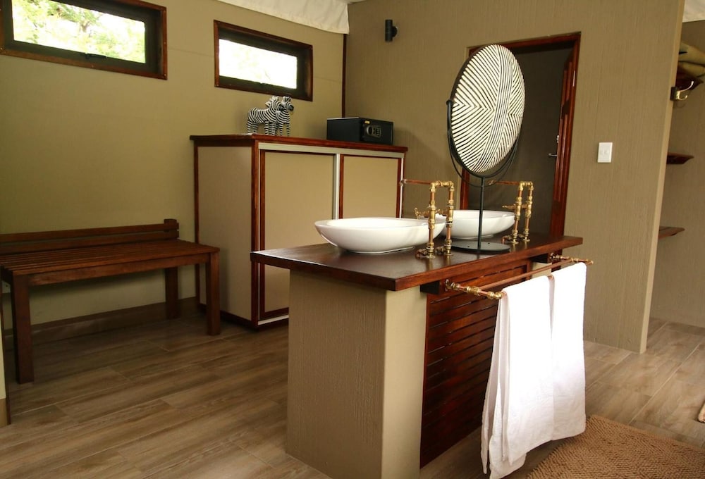 Inzalo Safari Lodge 44/45