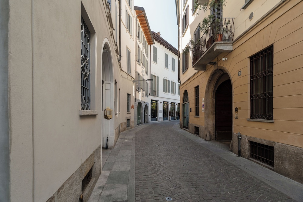 Brera Apartments In Nerino 44/50