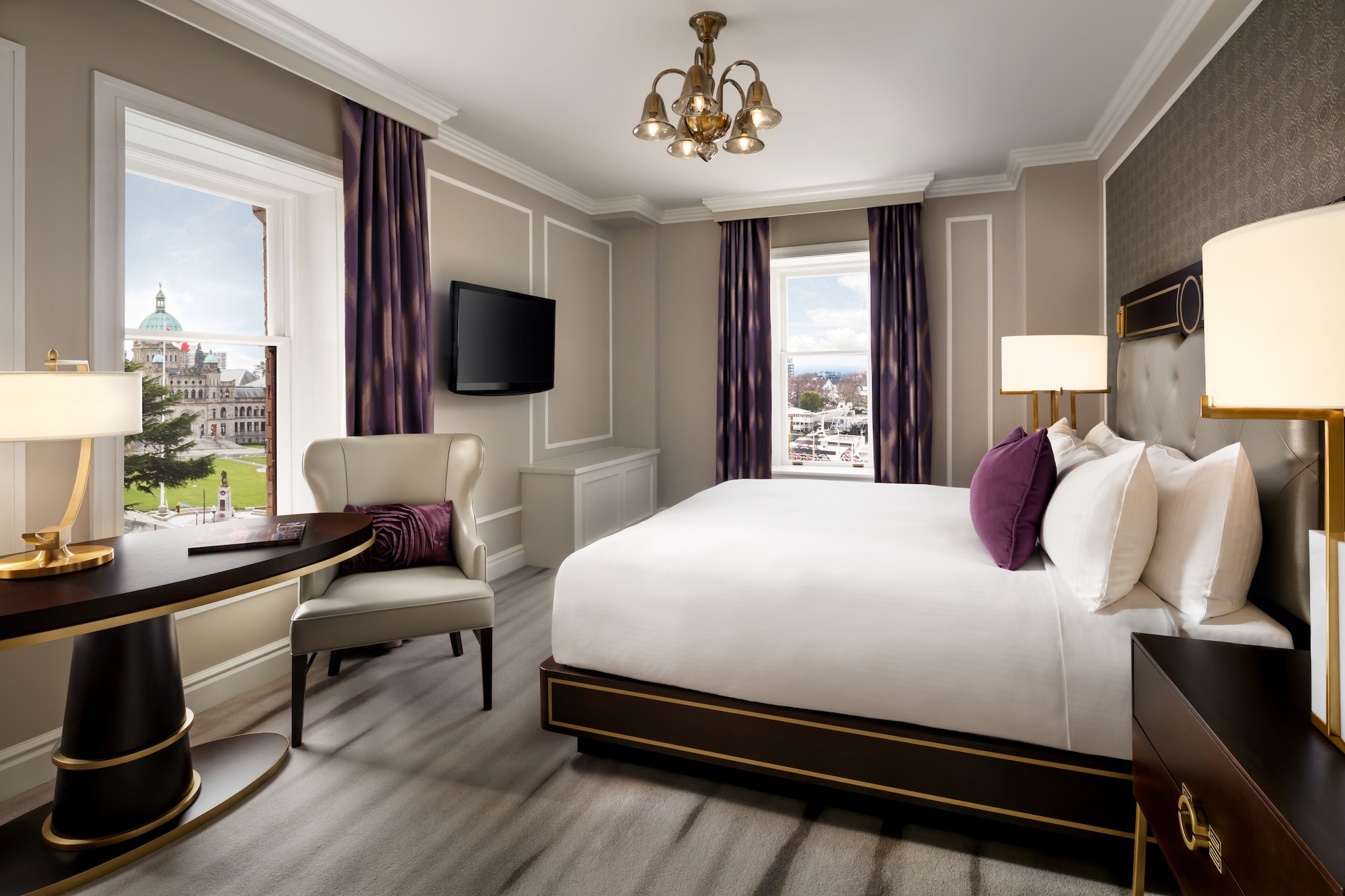 1 Bedroom, Fairmont Gold, Suite, King Bed, City View