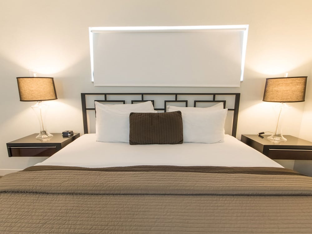 Hibiscus Suites - Gateway to Siesta Key 15/44