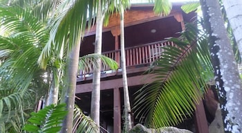 Hillside Retreat 3/42