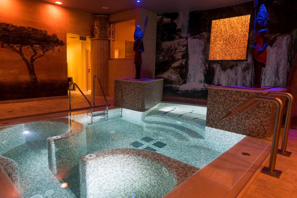 swimming pool spa