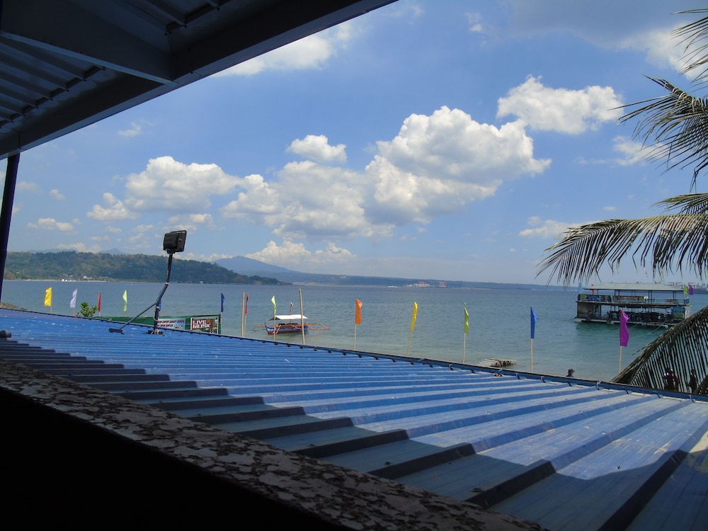 Blue Rock Beach Resort 58/67