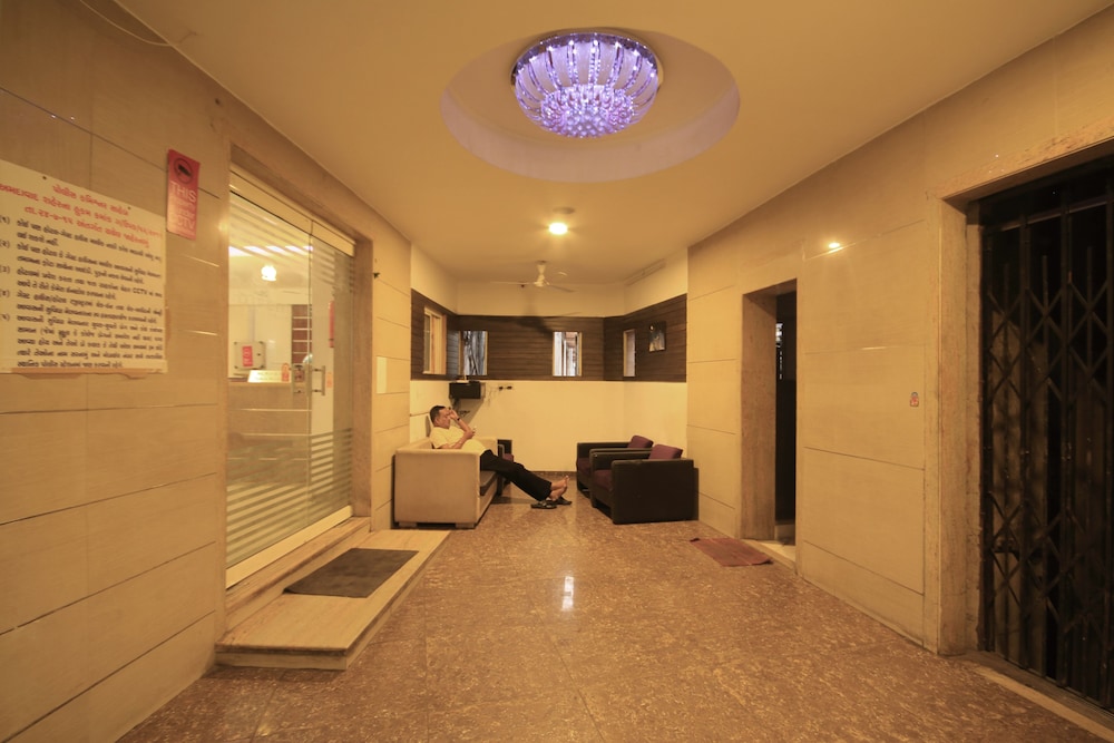Capital O 891 Hotel Kadamb Inn 8/61