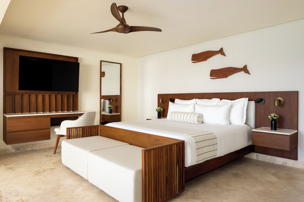 Preferred Club, Premium, King Bed, Ocean Front, Terrace