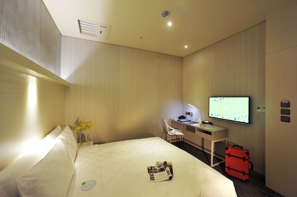 Sparkle Hotel 19/48