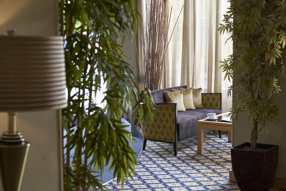 Antoinette Hotel Wimbledon 3/48