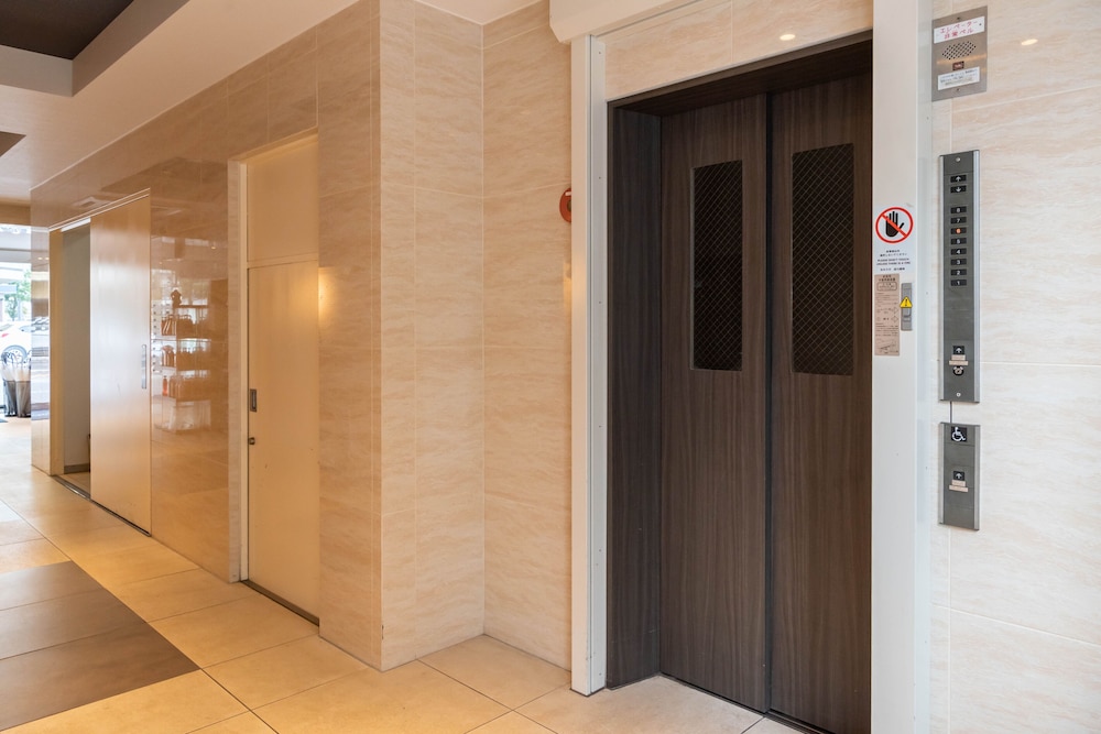 Universal Bay Condominium 27/60