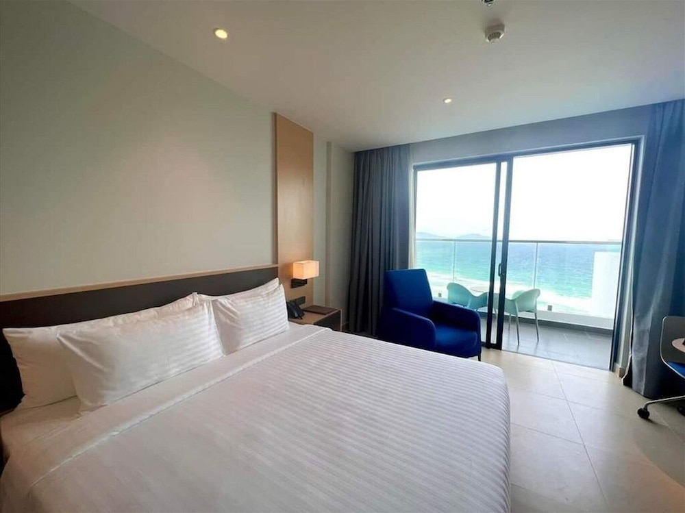 The Empyrean Cam Ranh Beach Resort 15/57
