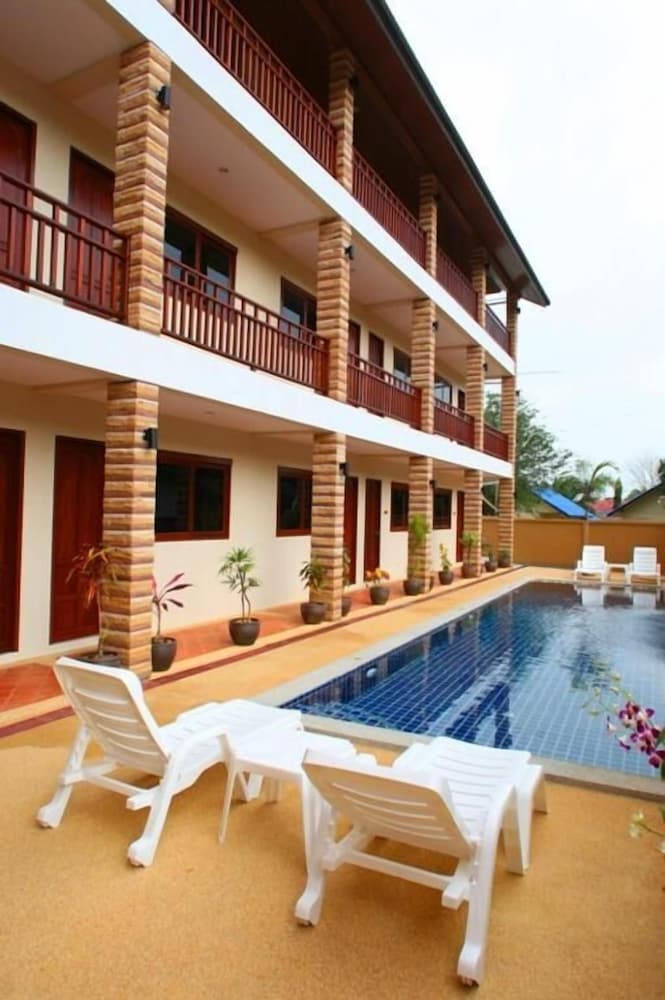 Hathai House Resort 4/48