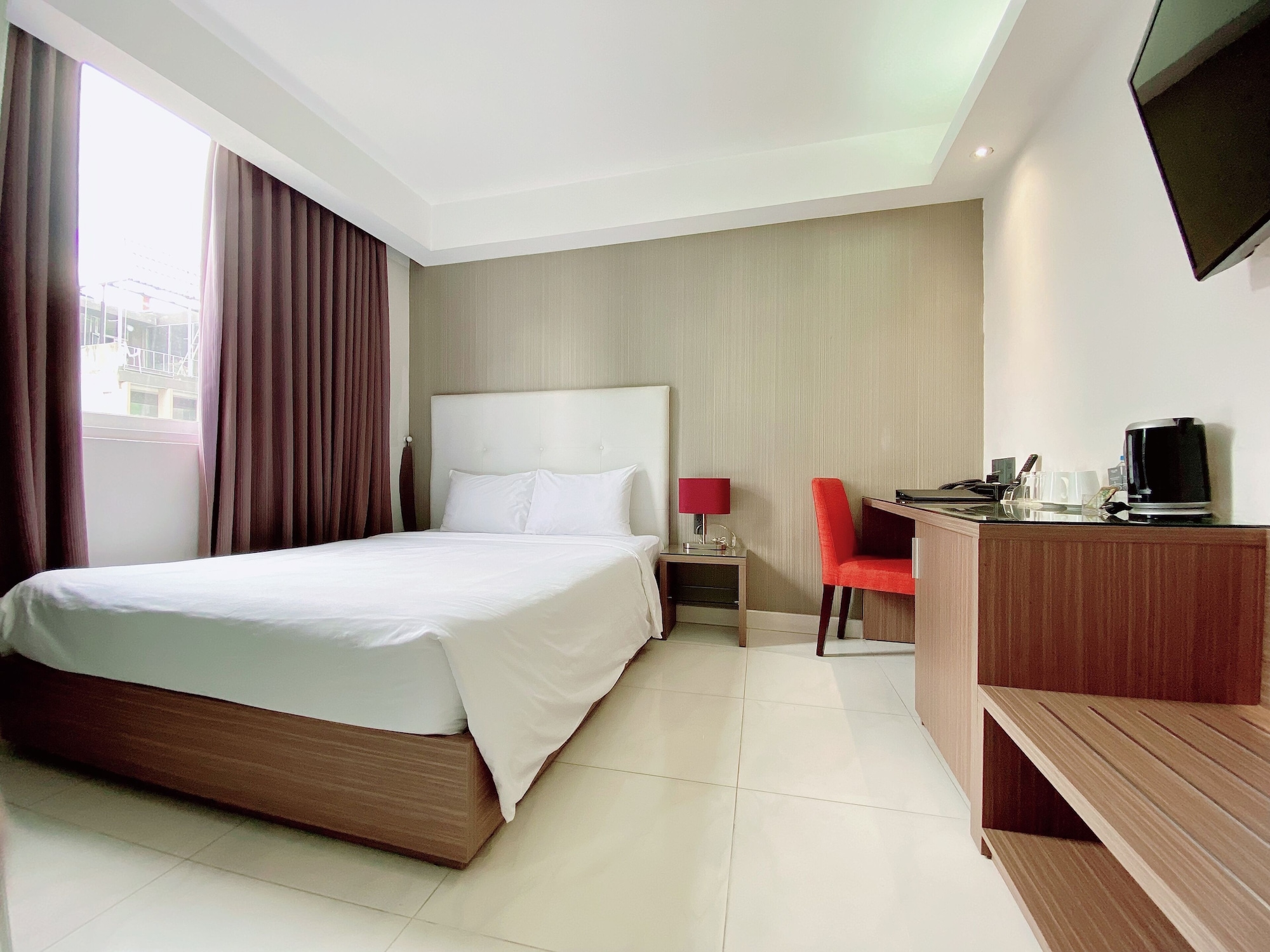 DELUXE, QUEEN BED