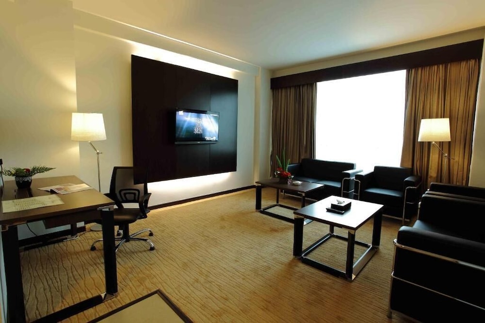 Symphony Suites Hotel 13/31