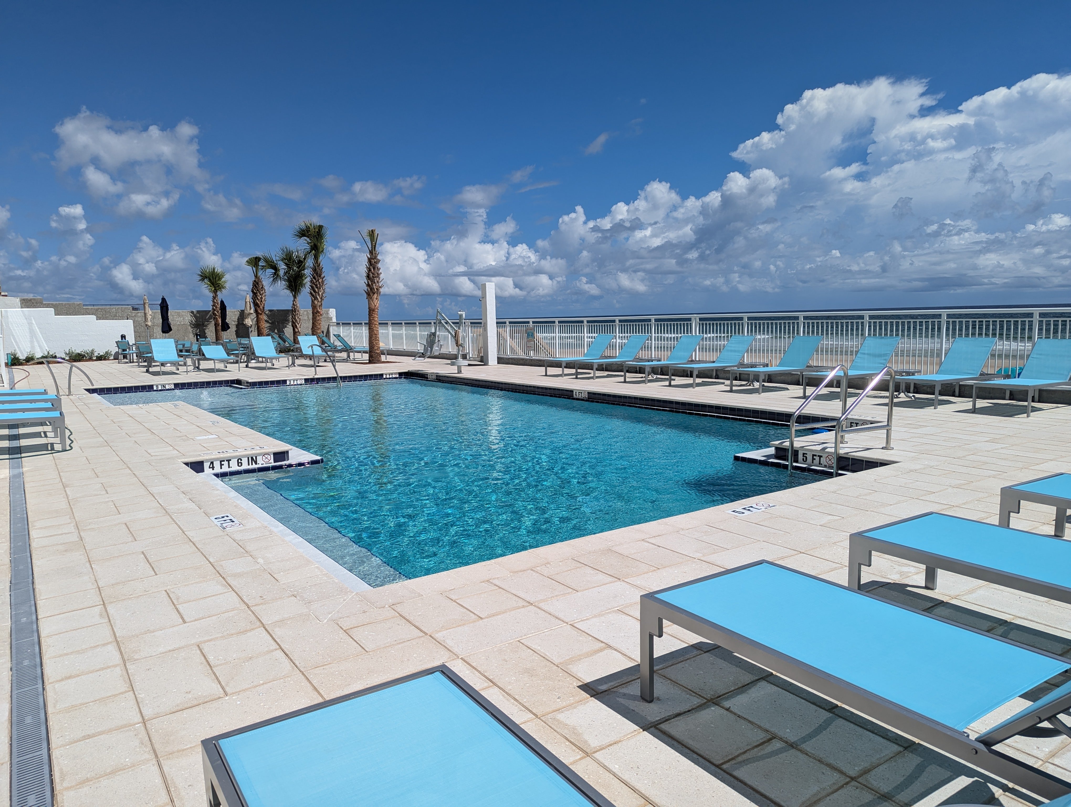 Holiday Inn Express Hotel Suites Oceanfront Daytona Beach Shores 46/48