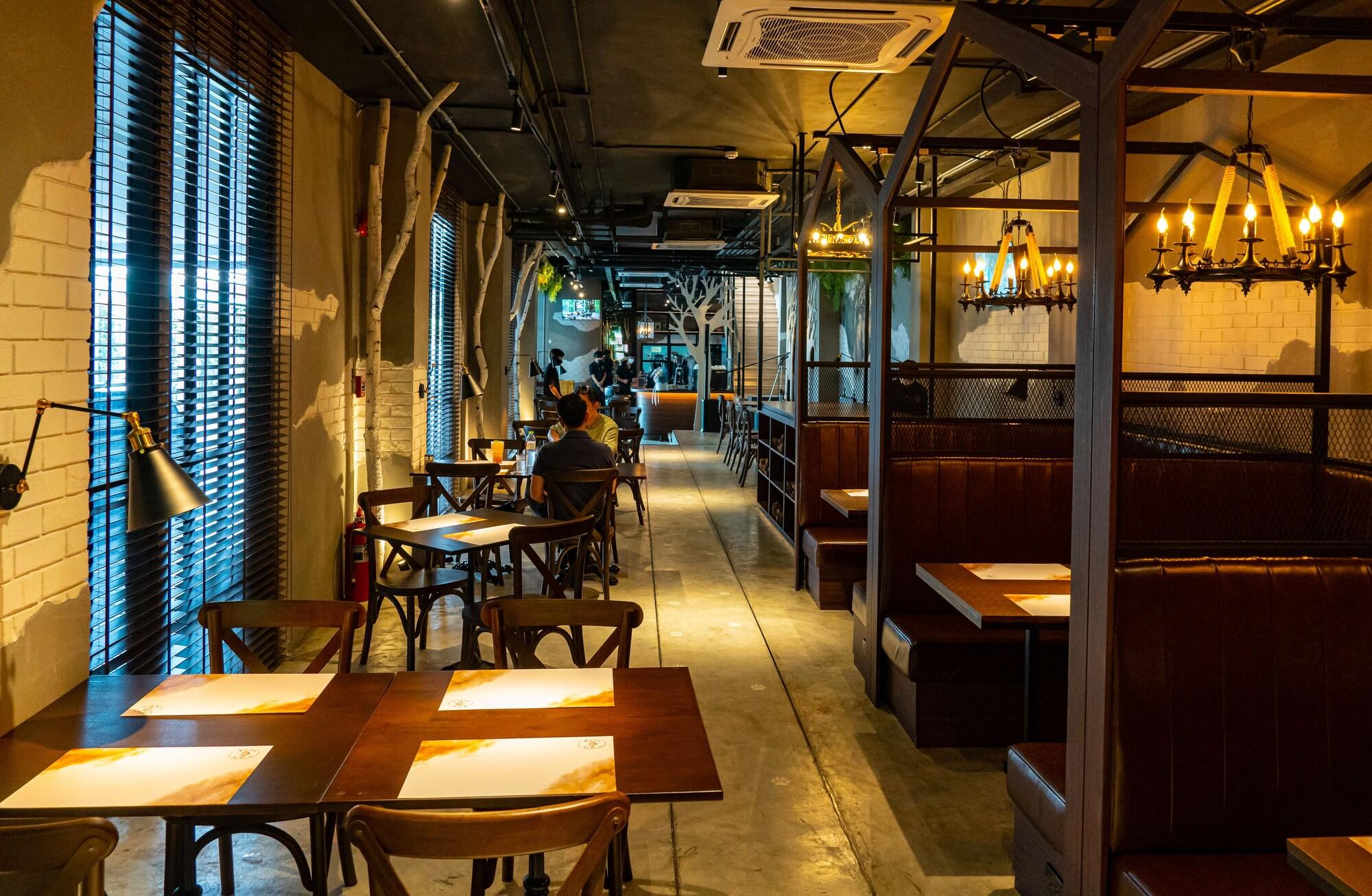 J Place Hotel by ZUZU 40/50