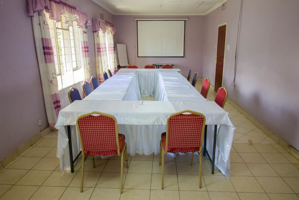PARKVIEW SAFARI HOTEL & APARTMENTS 20/47