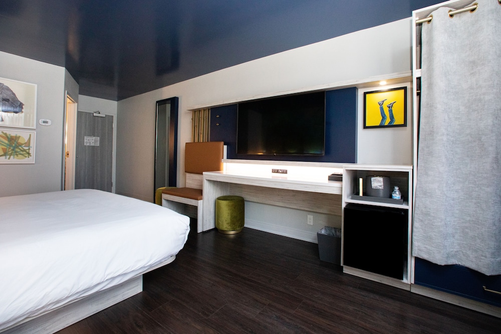 Hotel Denim 19/43