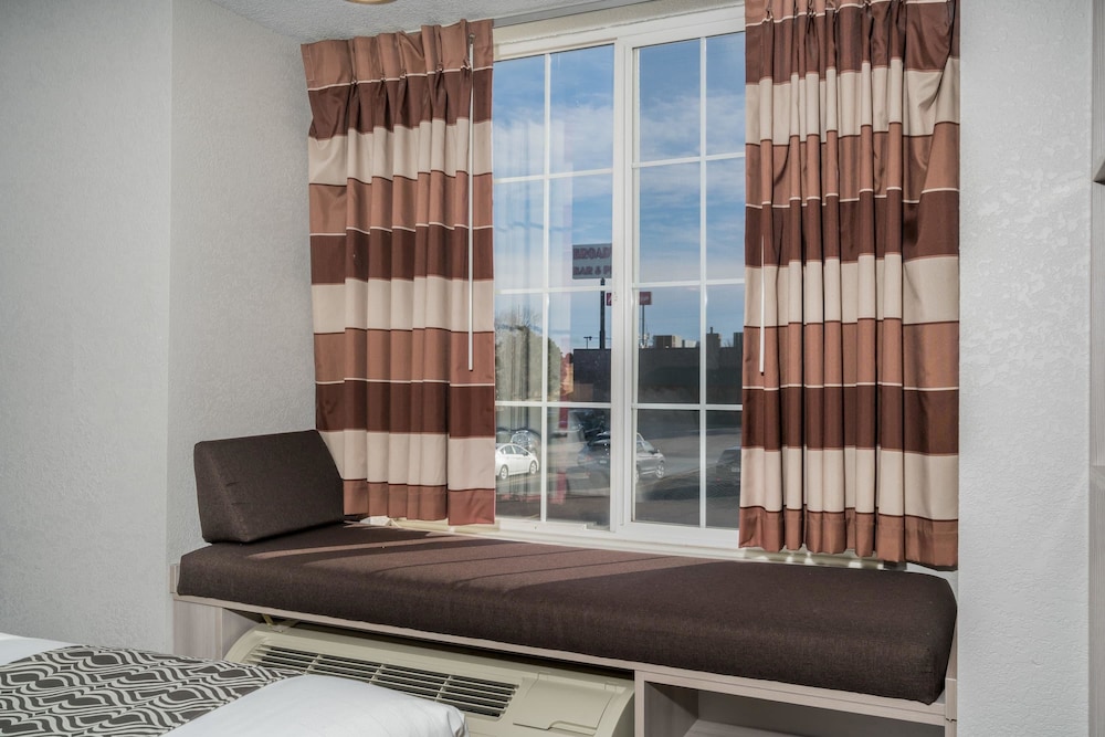Microtel Inn Suites By Wyndham Rochester Mayo Clinic North 16/25