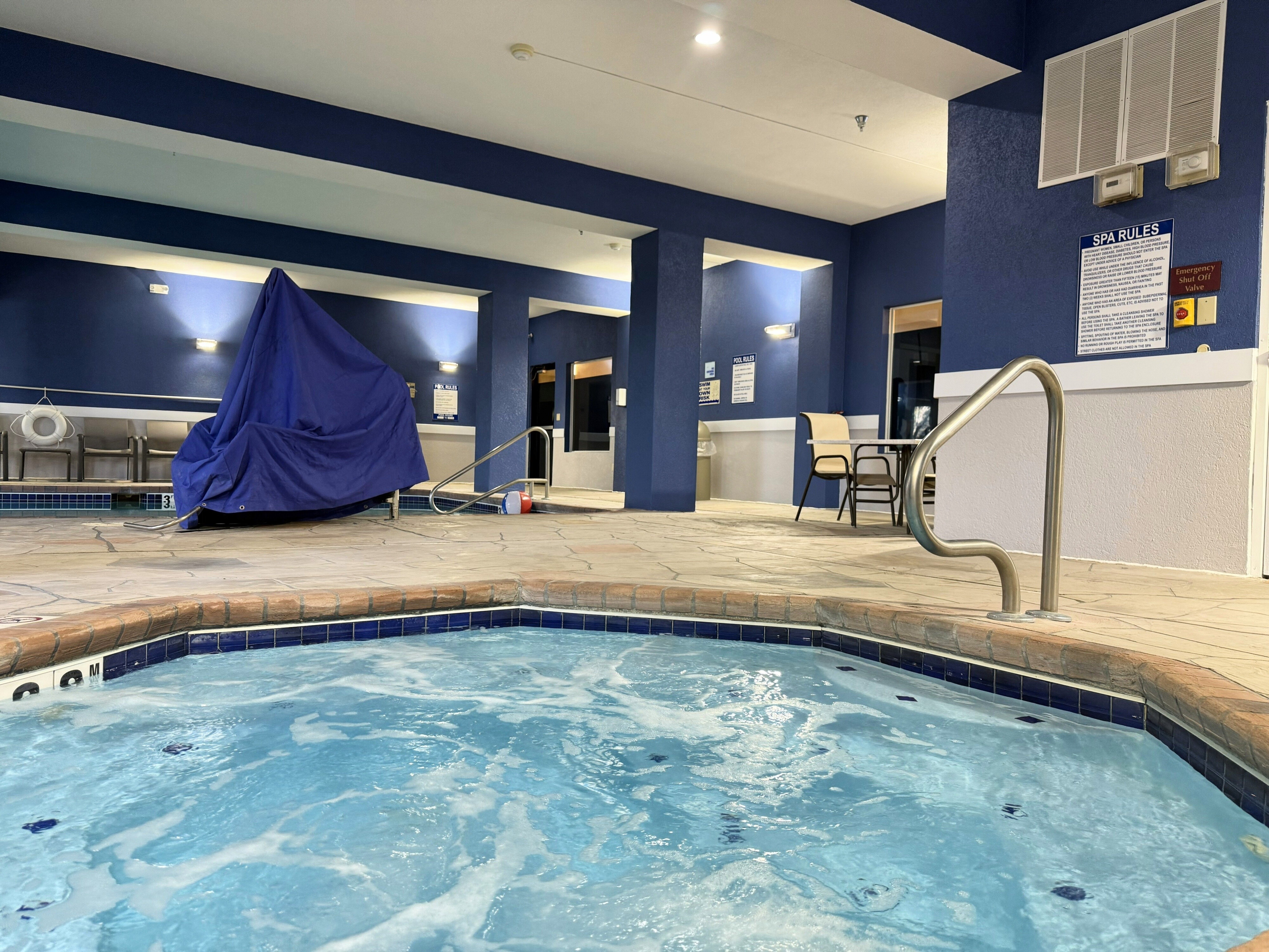 Holiday Inn Express Boonville 28/50