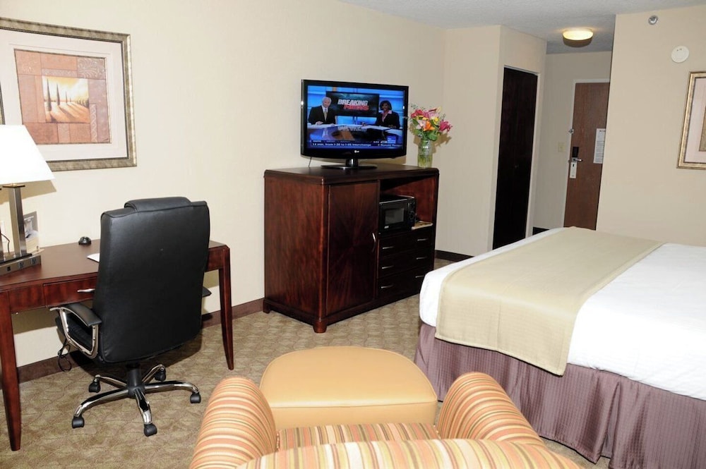 Holiday Inn Express Peachtree Corners Norcross 75/78
