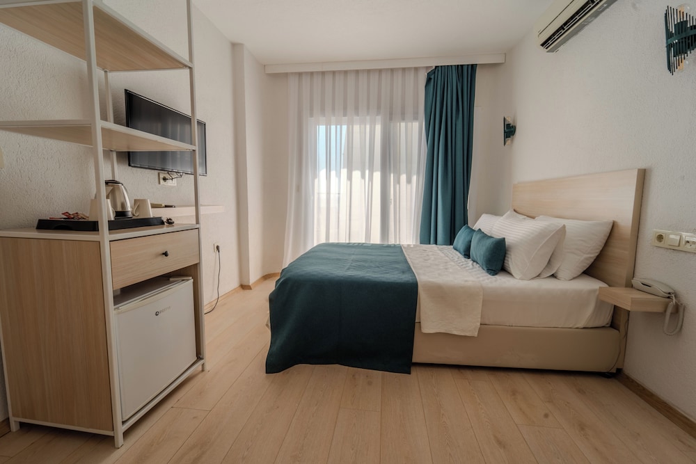 Mia Hill Suites 9/40