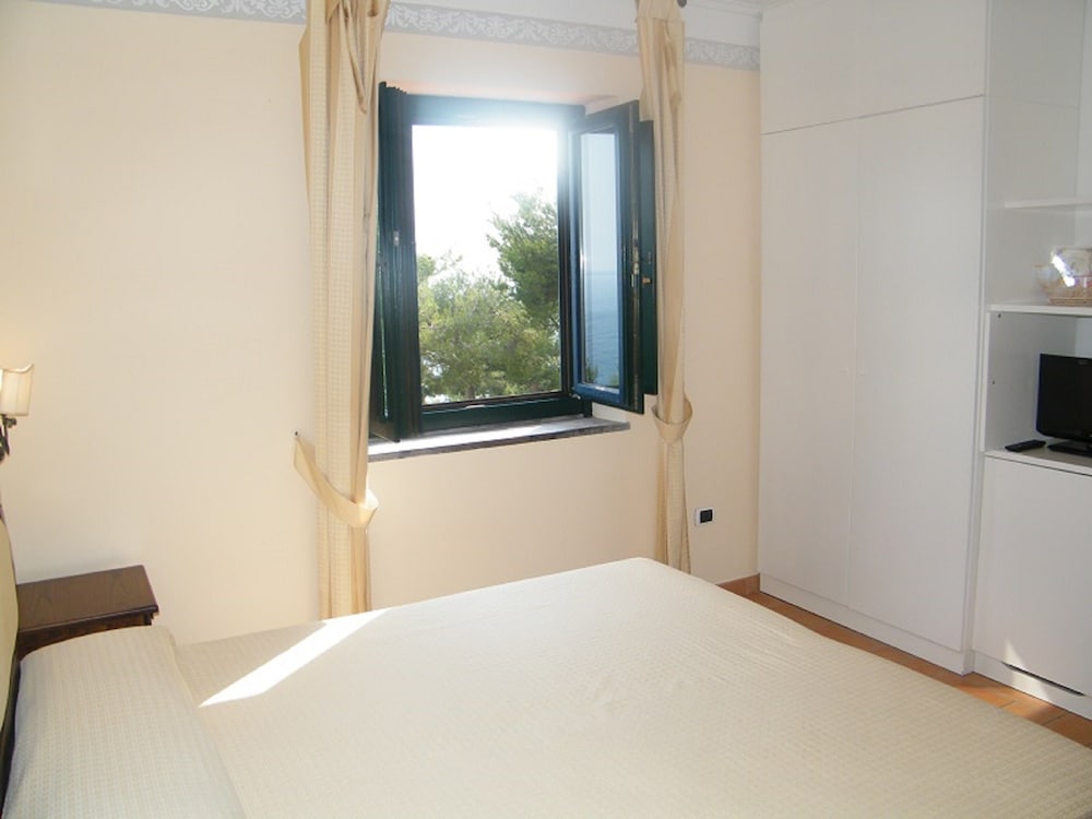 HOTEL VILLA DELLE MERAVIGLIE 30/67