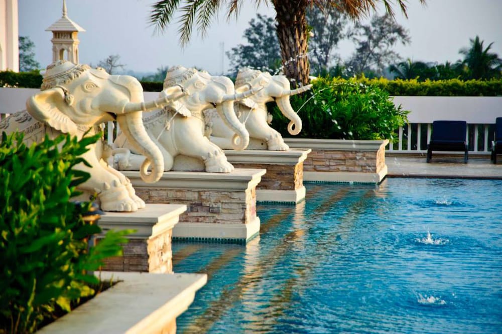 Grand Pacific Sovereign Resort and Spa 10/68
