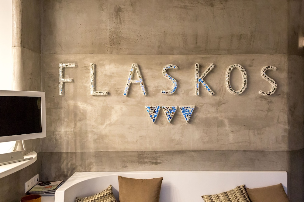 Flaskos Suites 3/50