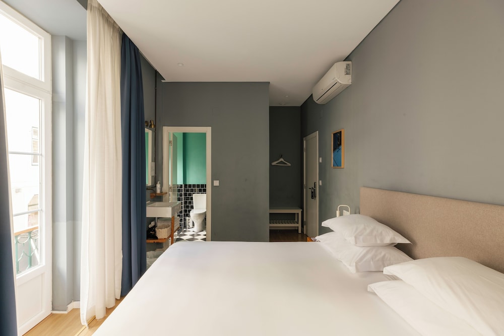 PREMIUM, DOUBLE OR TWIN BED, CITY VIEW
