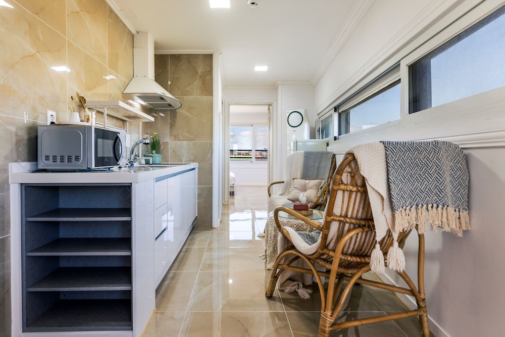 Sun And Moon Resort 76/100