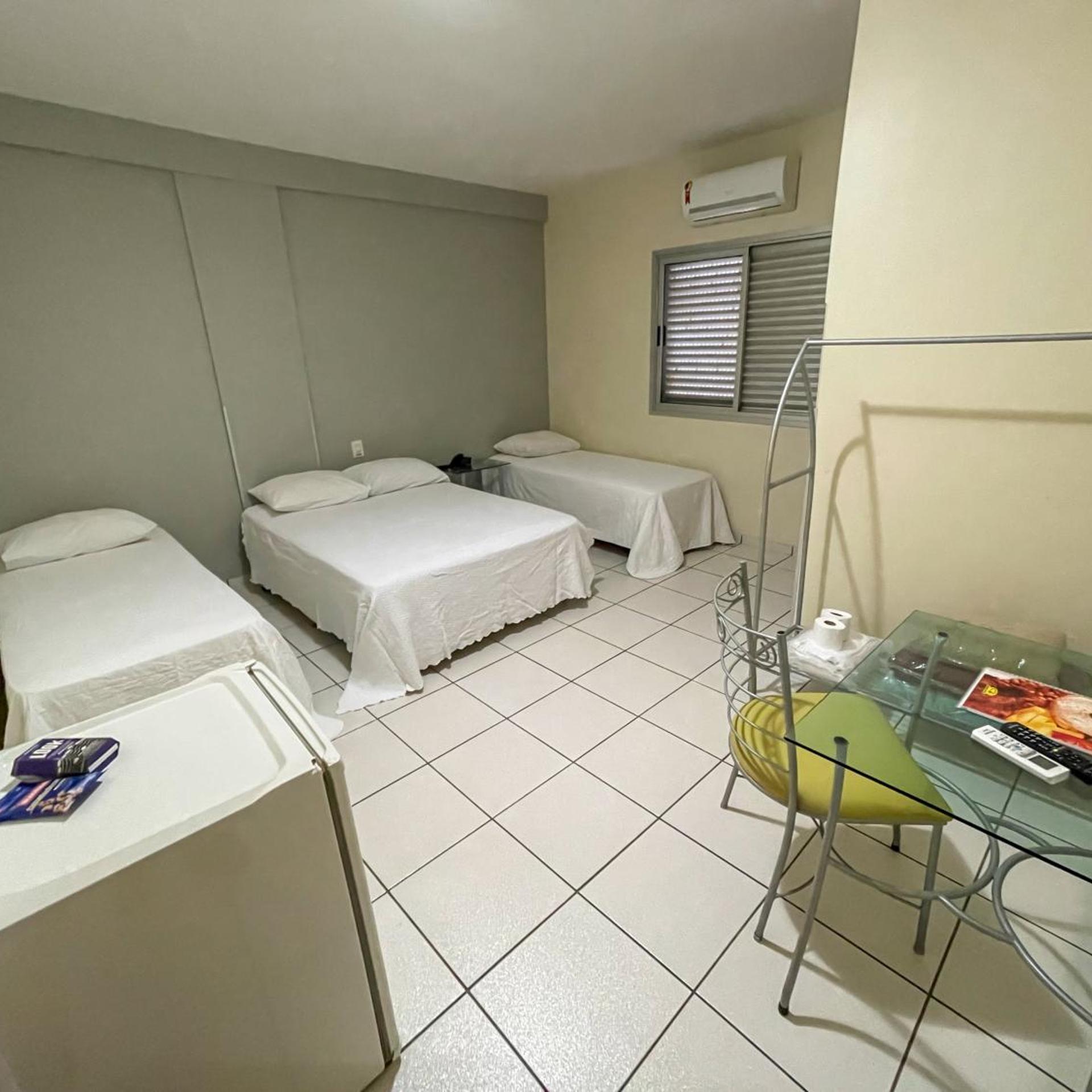 CANADA HOTEL 25/54