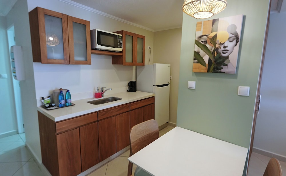 City Suites Curacao 12/70