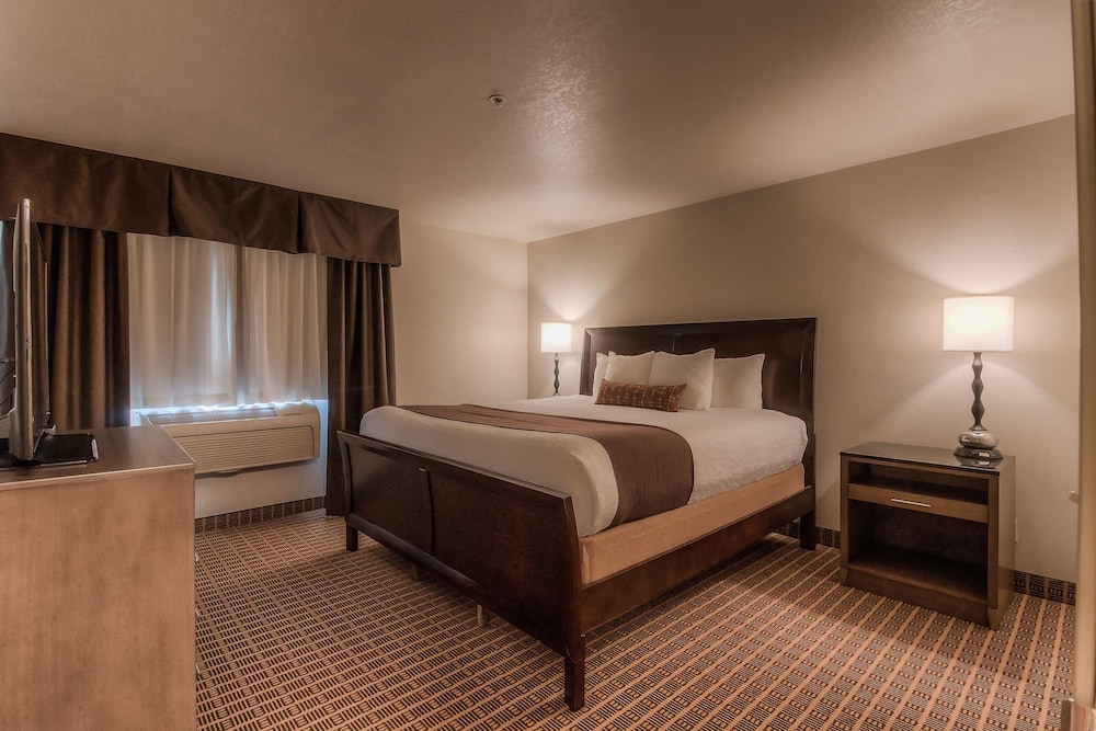 Best Western Plus Yakima Hotel 8/61