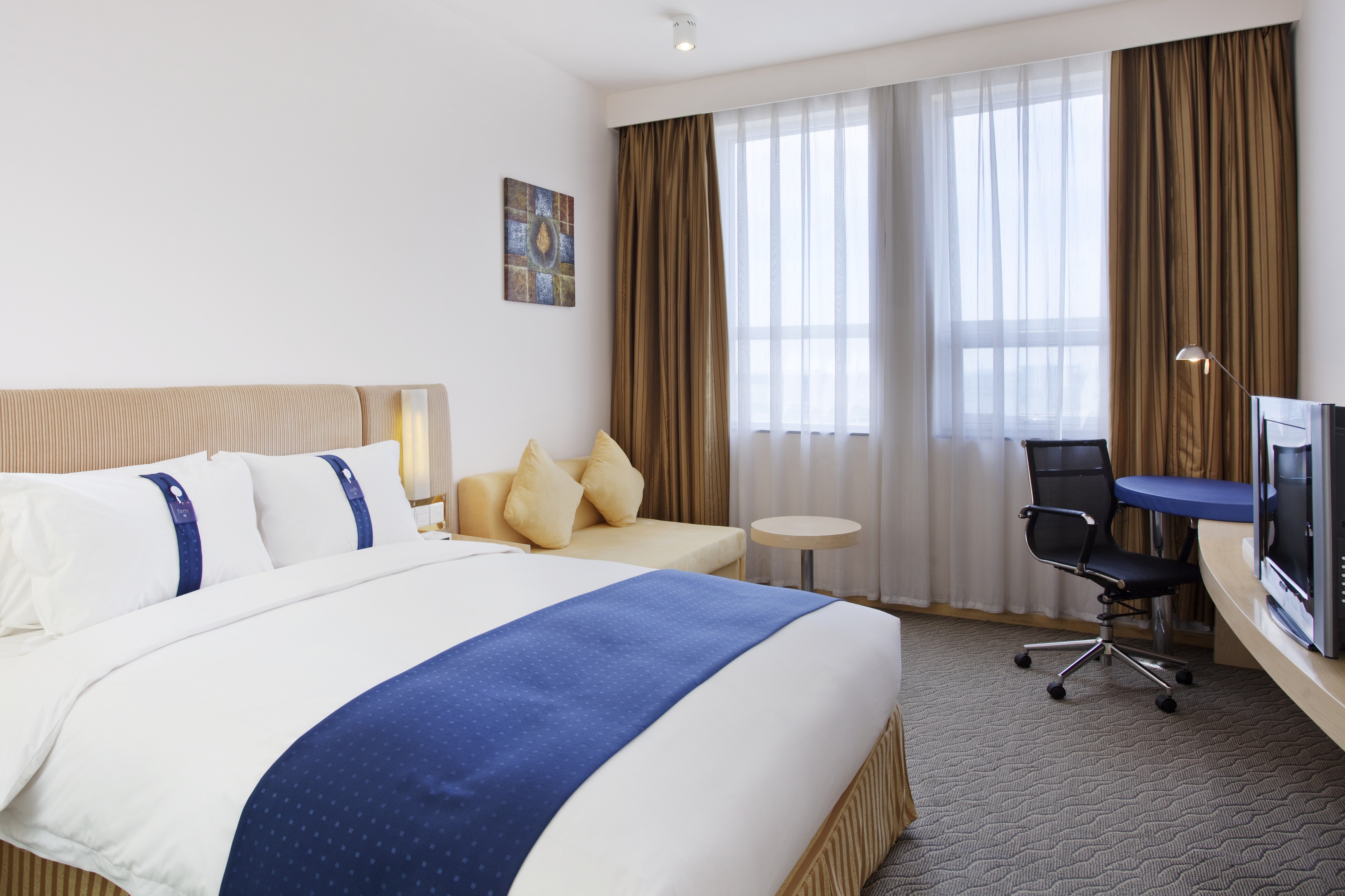 Standard, Queen Bed, Extra Floor Space