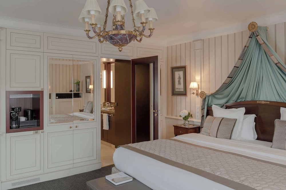 AVENUE, JUNIOR SUITE