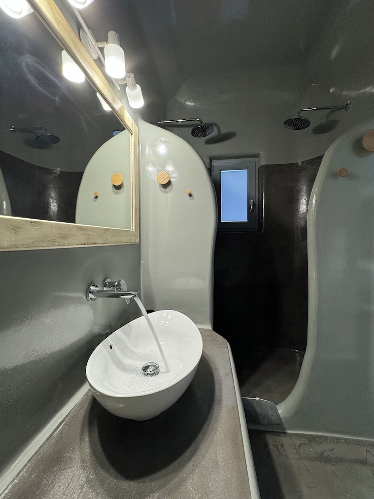 Unique Suites 21/50